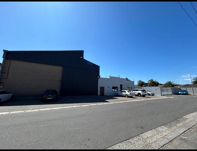 1,635M² FACTORY TO LET IN BEACONVALE